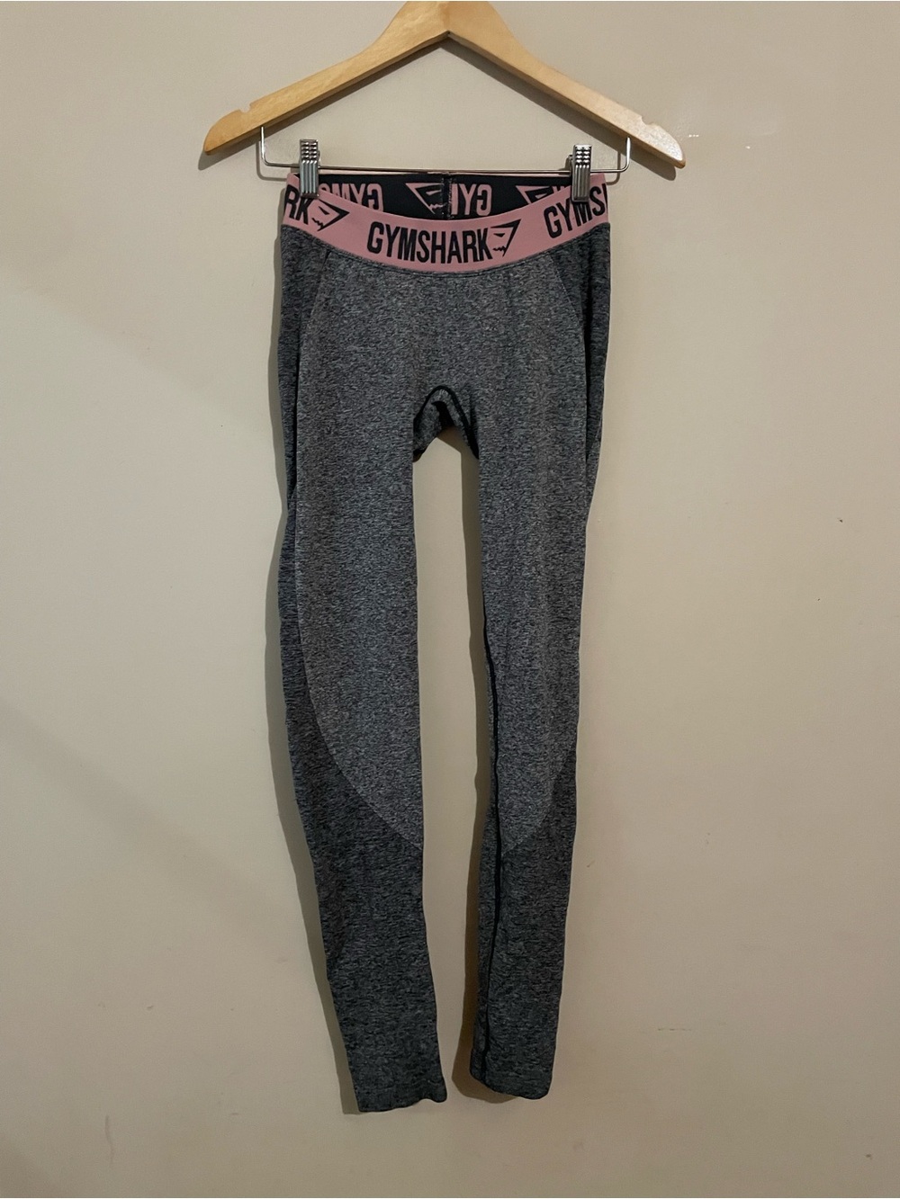 Gymshark | Grey/Pink Leggings